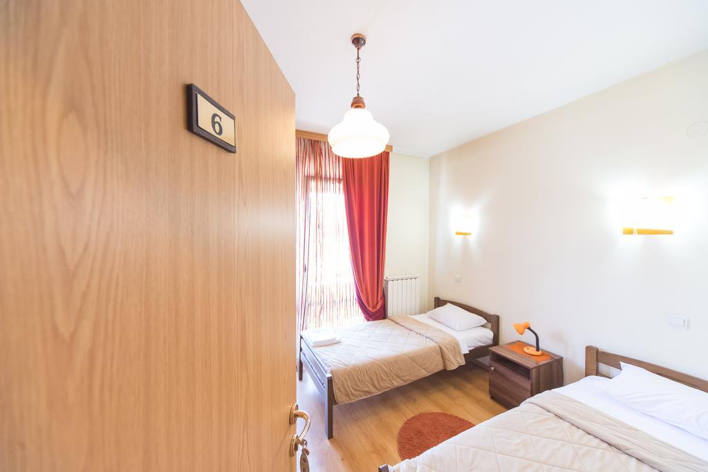 Hotel Piramida Подгорица Экстерьер фото
